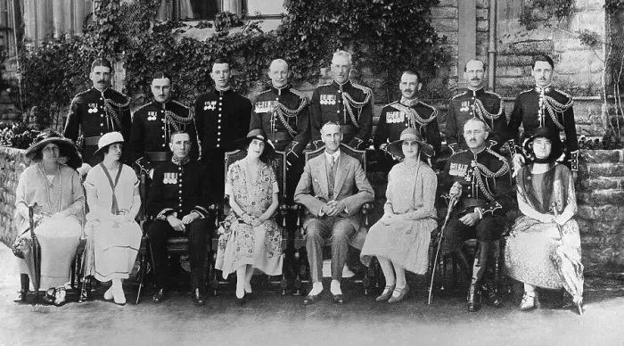 Framed Print : India's Viceroy with Wife and Staff Framed Print : India's Viceroy with Wife and Staff