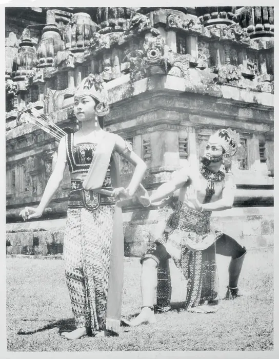 Framed Print : Indonesians Practicing Srikanditjakil Dance