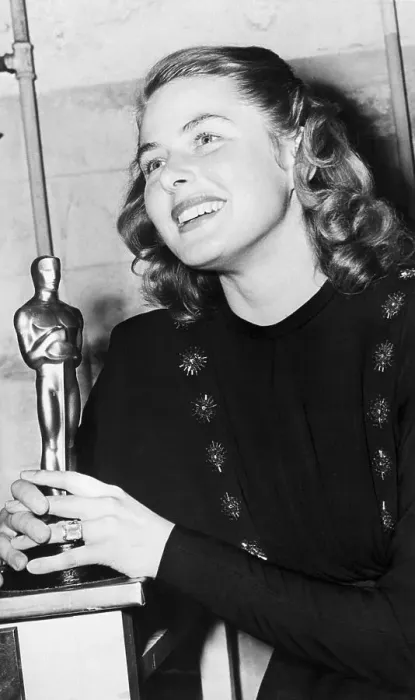 Framed Print : Ingrid Bergman Holding Oscar Award Framed Print : Ingrid Bergman Holding Oscar Award