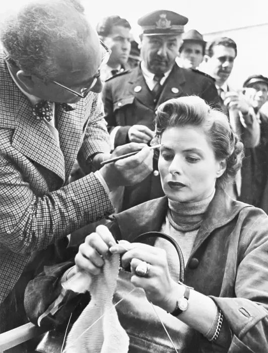 Framed Print : Ingrid Bergman Knitting Framed Print : Ingrid Bergman Knitting