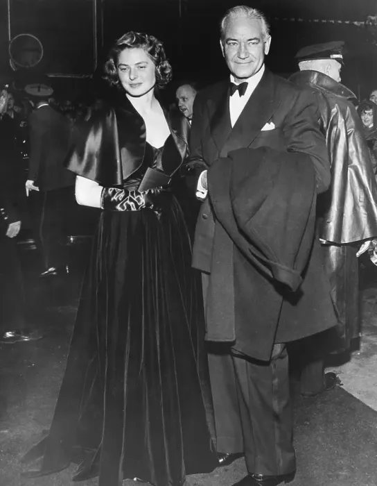 Framed Print : Ingrid Bergman and Victor Fleming Arm in Arm Framed Print : Ingrid Bergman and Victor Fleming Arm in Arm
