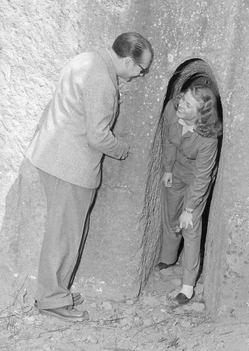 Framed Print : Ingrid Bergman Visiting Ruins with Roberto Rossellini Framed Print : Ingrid Bergman Visiting Ruins with Roberto Rossellini