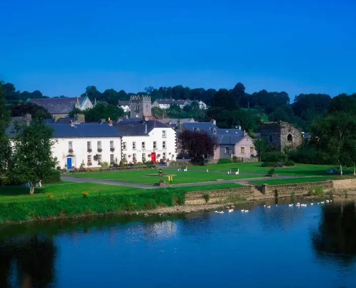 Framed Print : Inistioge village and the River Nore, County Kilkenny, Ireland Framed Print : Inistioge village and the River Nore, County Kilkenny, Ireland