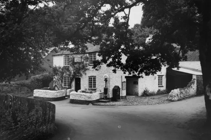 Framed Print : Inn In Devonshire Framed Print : Inn In Devonshire