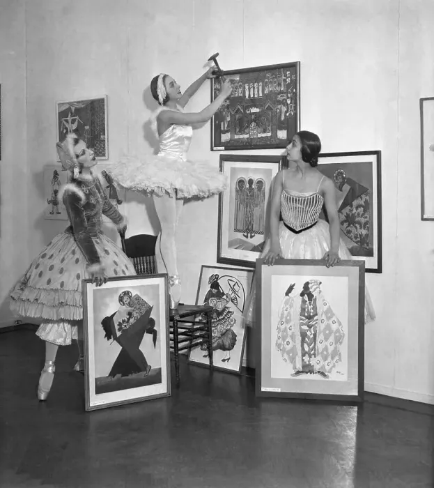 Framed Print : International Theatre Arts Exhibit Opens in N.Y.C Framed Print : International Theatre Arts Exhibit Opens in N.Y.C