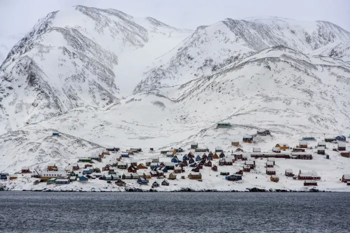 Framed Print : Inuit settlement of Ittoqqortoormiit - Greenland