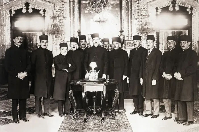 Framed Print : Iranian Officials with Crown at Coronation Framed Print : Iranian Officials with Crown at Coronation