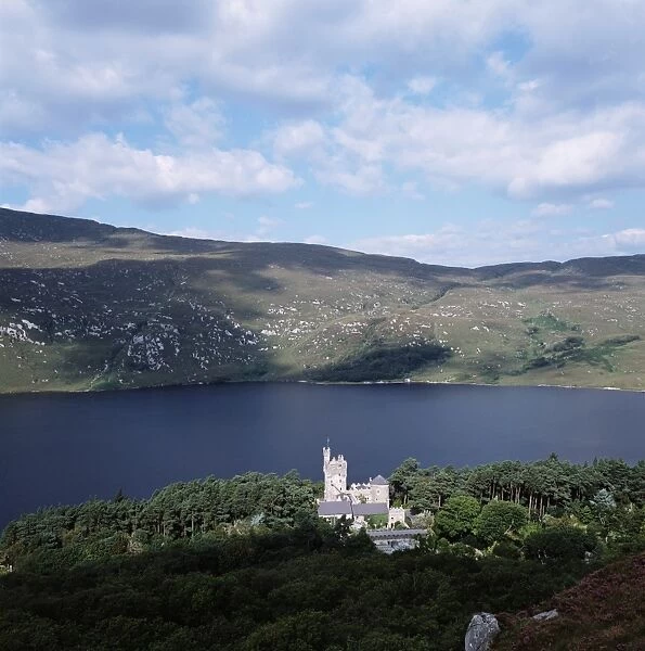 Ireland, County Donegal, Glenveagh Castle and Lough Veagh