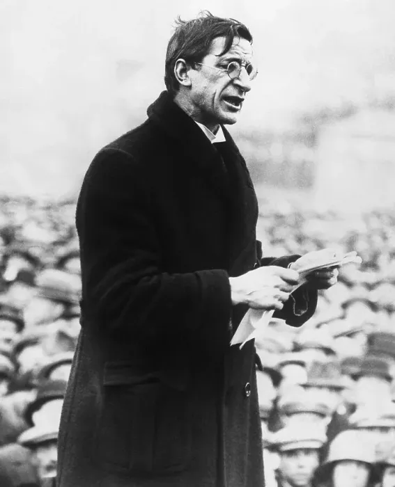 Framed Print : Irish President Eamon De Valera Addresses Crowd 1925 Framed Print : Irish President Eamon De Valera Addresses Crowd 1925