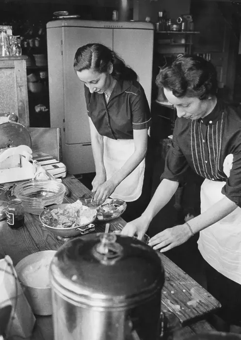 Framed Print : Irish Waitresses
