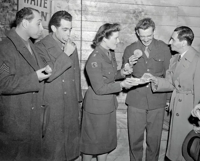 Framed Print : Irving Berlin and Mary Churchill with English Soldiers