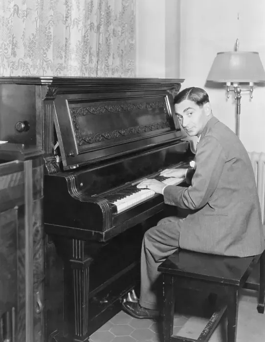 Framed Print : Irving Berlin Playing His Trick Piano Framed Print : Irving Berlin Playing His Trick Piano