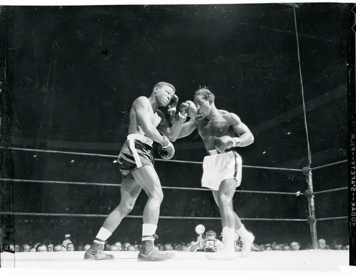 Framed Print : Isaac Logart and Virgil Akins Boxing Framed Print : Isaac Logart and Virgil Akins Boxing