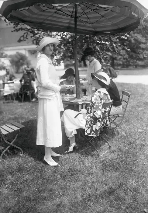 Framed Print : Isabel Rockefeller with Mrs. William Rockefeller Framed Print : Isabel Rockefeller with Mrs. William Rockefeller