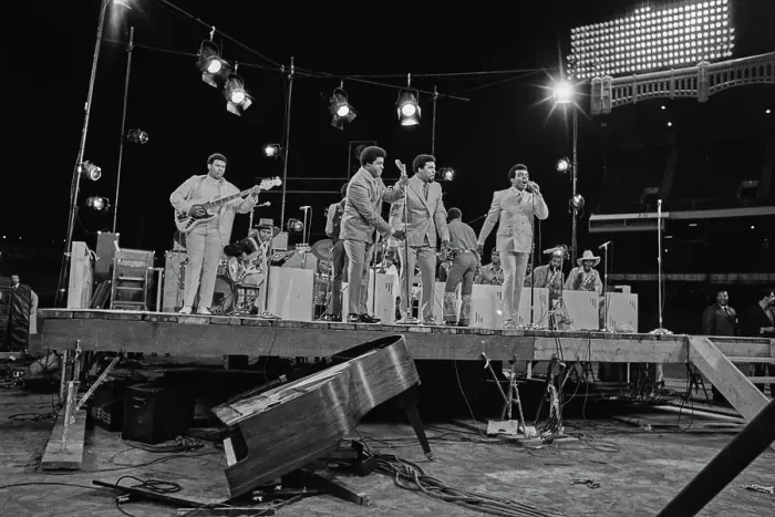 Framed Print : The Isley Brothers Play Yankee Stadium Framed Print : The Isley Brothers Play Yankee Stadium