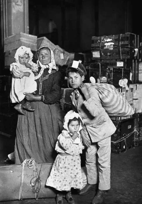 Framed Print : Italian Immigrants Arrive at Ellis Island Framed Print : Italian Immigrants Arrive at Ellis Island
