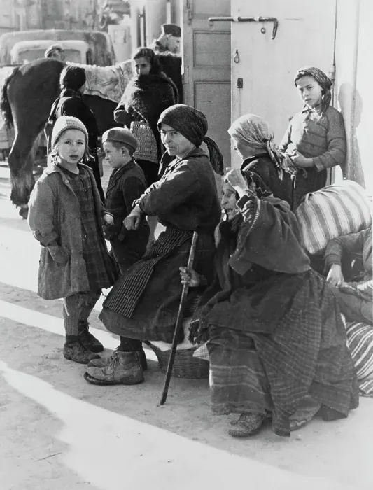 Framed Print : Italian Refugees, 1943 Framed Print : Italian Refugees, 1943
