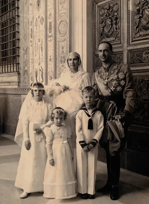 Framed Print : Italian Royal Family Framed Print : Italian Royal Family