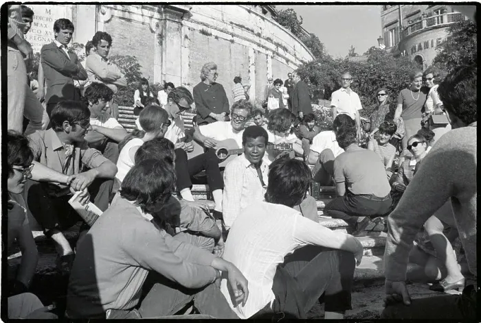Framed Print : Italians Hippies Seated on Spanish Steps Framed Print : Italians Hippies Seated on Spanish Steps