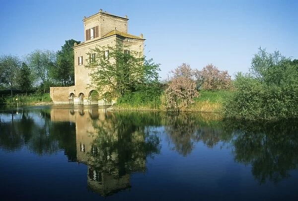 Italy, Emilia Romagna, Delta Del Po Park, Building by pond