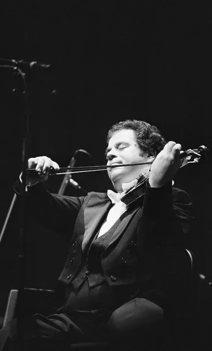 Framed Print : Itzhak Perlman Performing