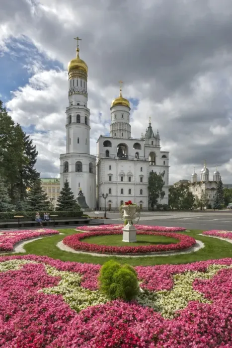 Framed Print : Ivan the Great bell Tower and Cathedral in the garden of Moscow Kremlin, Russia Framed Print : Ivan the Great bell Tower and Cathedral in the garden of Moscow Kremlin, Russia