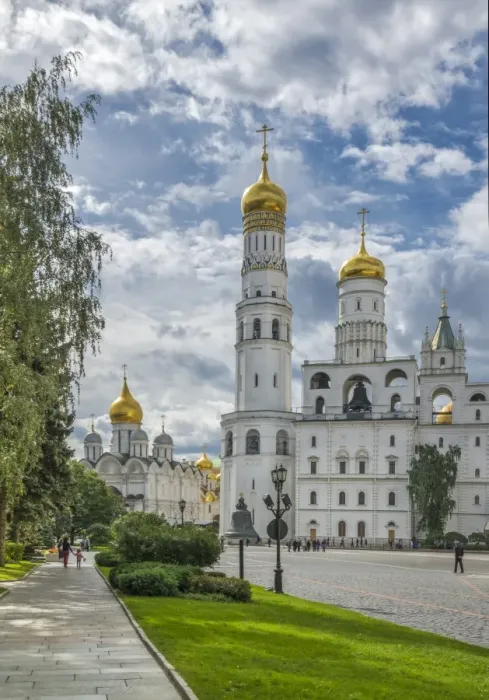 Framed Print : Ivan the Great bell Tower and Cathedral in the garden of Moscow Kremlin, Russia Framed Print : Ivan the Great bell Tower and Cathedral in the garden of Moscow Kremlin, Russia
