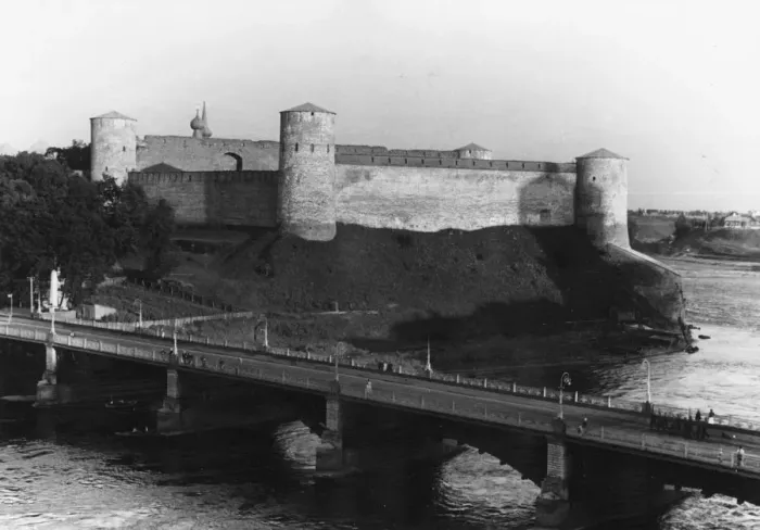 Framed Print : Ivangorod Castle