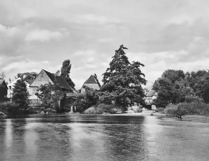 Framed Print : J1693071, diry 18757, outdoors, day, river, T / BRI / COBHAM / SURREY, background people Framed Print : J1693071, diry 18757, outdoors, day, river, T / BRI / COBHAM / SURREY, background people