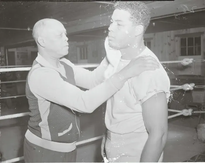 Framed Print : Jack Blackburn Wiping Joe Louis Face Framed Print : Jack Blackburn Wiping Joe Louis Face