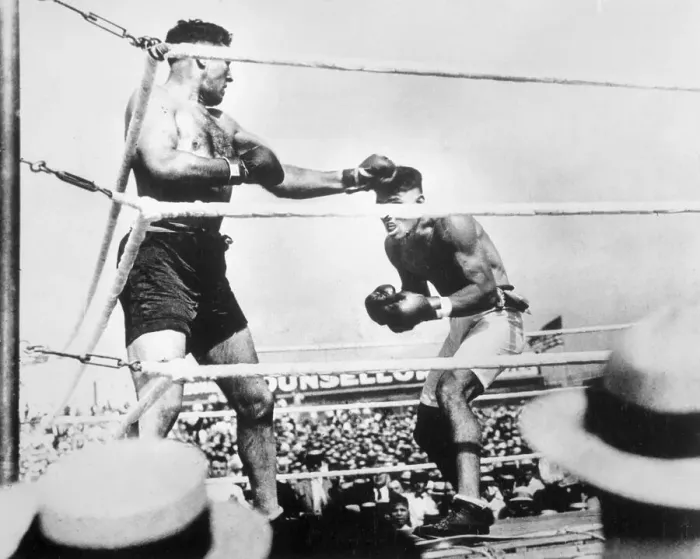 Framed Print : Jack Dempsey Boxing Jess Willard for Title Framed Print : Jack Dempsey Boxing Jess Willard for Title
