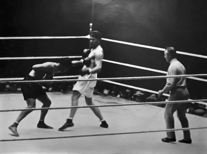 Framed Print : Jack Dempsey in Boxing Match With Gene Tunney Framed Print : Jack Dempsey in Boxing Match With Gene Tunney