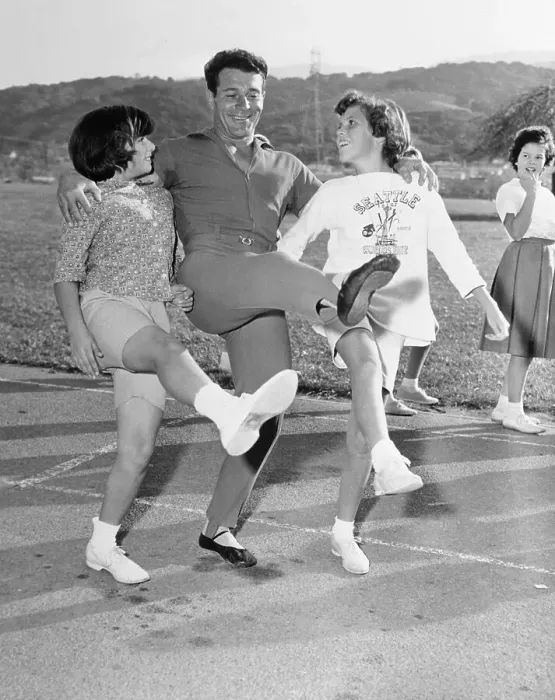 : Jack LaLanne Exercising with Children : Jack LaLanne Exercising with Children