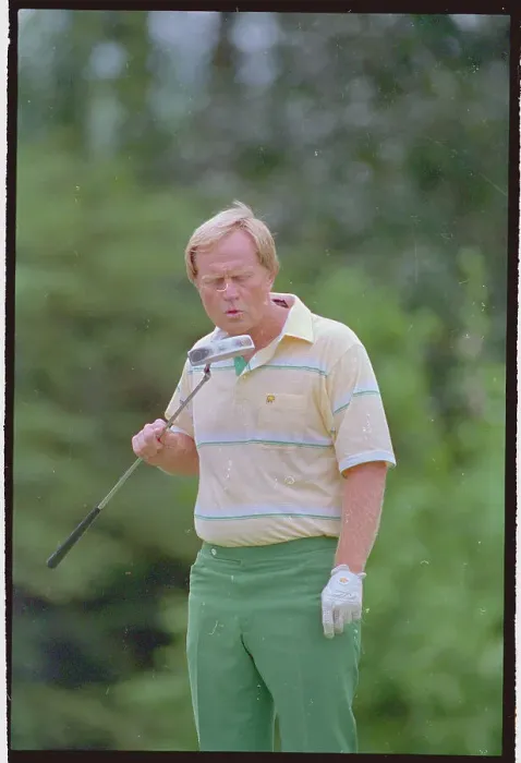 Framed Print : Jack Nicklaus Blowing His Putter Clean Framed Print : Jack Nicklaus Blowing His Putter Clean