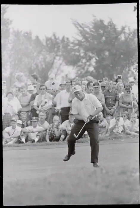 Framed Print : Jack Nicklaus in Golfing Action Framed Print : Jack Nicklaus in Golfing Action
