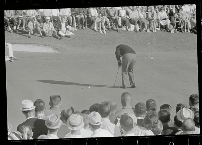 Framed Print : Jack Nicklaus Putting Framed Print : Jack Nicklaus Putting