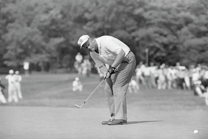 Framed Print : Jack Nicklaus Putting Framed Print : Jack Nicklaus Putting