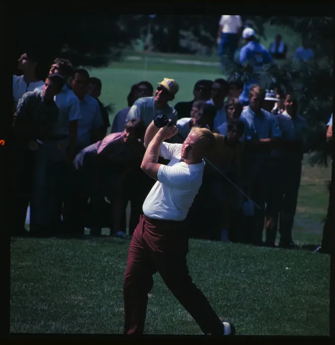 Framed Print : Jack Nicklaus Swinging on The Green Framed Print : Jack Nicklaus Swinging on The Green