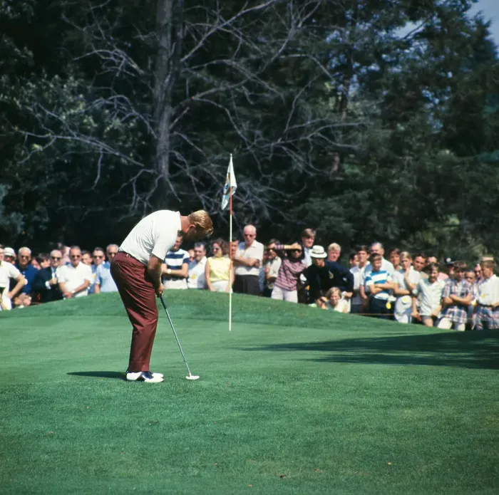 Framed Print : Jack Nicklaus Swinging on The Green Framed Print : Jack Nicklaus Swinging on The Green