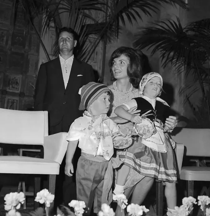 Framed Print : Jackie and Caroline Kennedy with Anthony Radziwill at Festival Framed Print : Jackie and Caroline Kennedy with Anthony Radziwill at Festival