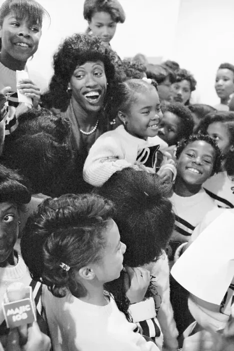 Framed Print : Jackie Joyner-Kersee with Children Framed Print : Jackie Joyner-Kersee with Children