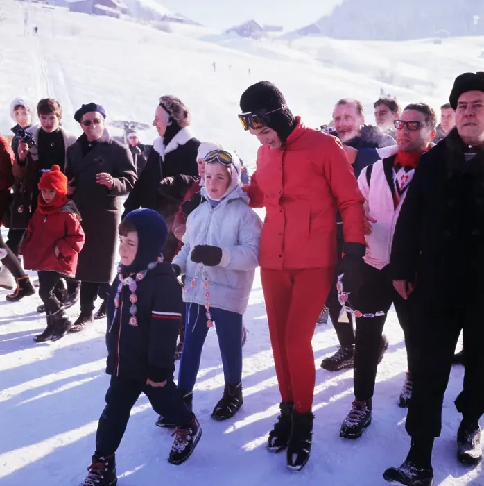Framed Print : Jackie Kennedy with Children During Sledding Party Framed Print : Jackie Kennedy with Children During Sledding Party