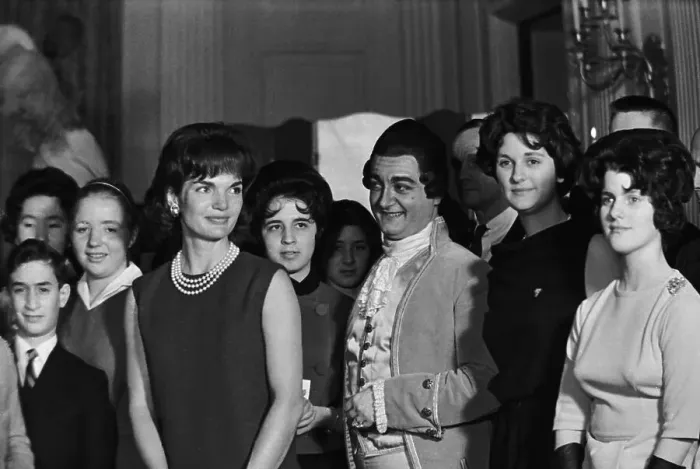Framed Print : Jackie Kennedy with Gimi Beni and Daughters of Lyndon Johnson Framed Print : Jackie Kennedy with Gimi Beni and Daughters of Lyndon Johnson