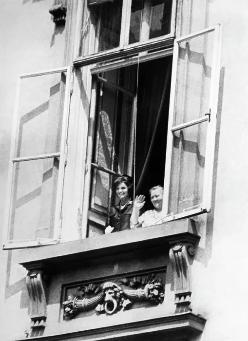 Framed Print : Jackie Kennedy & N. Krushchev At Window
