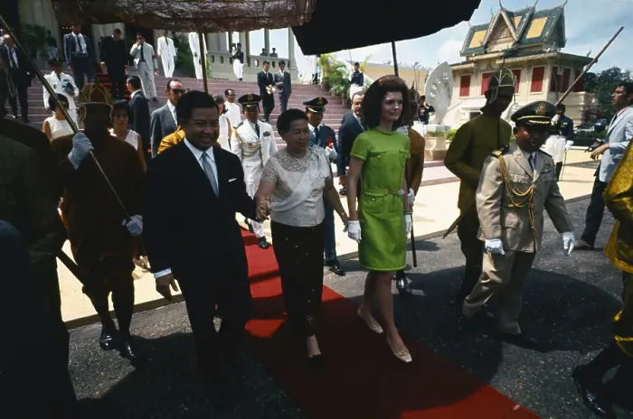 Framed Print : Jackie Kennedy Visiting Khemarin Palace Framed Print : Jackie Kennedy Visiting Khemarin Palace