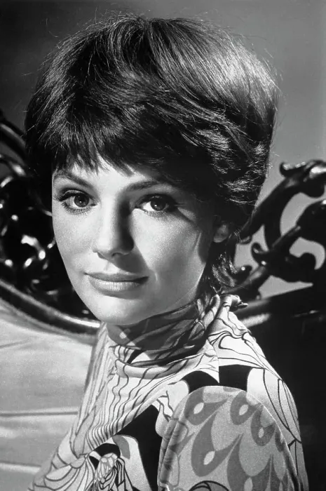 Framed Print : Jacqueline Bisset