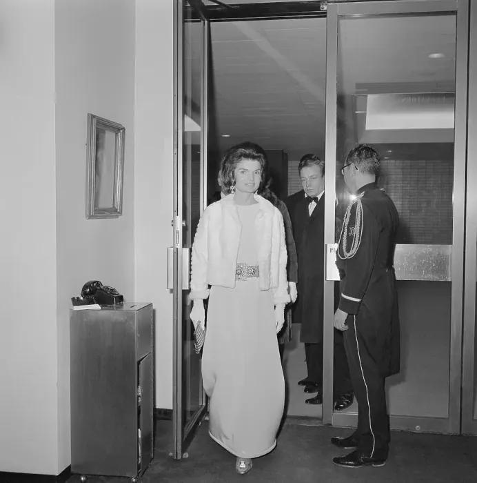 Framed Print : Jacqueline Kennedy Arriving at Metropolitan Opera Framed Print : Jacqueline Kennedy Arriving at Metropolitan Opera