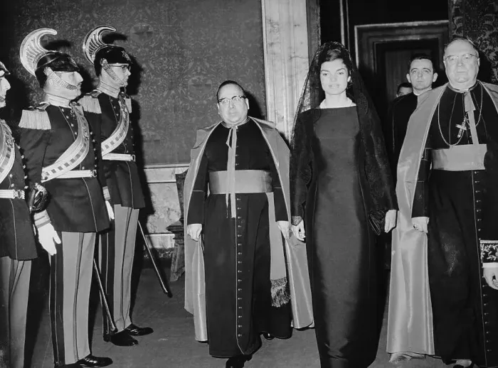 Framed Print : Jacqueline Kennedy Arriving for Papal Audience Framed Print : Jacqueline Kennedy Arriving for Papal Audience