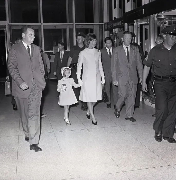 Framed Print : Jacqueline Kennedy And Caroline Kennedy at Airport Framed Print : Jacqueline Kennedy And Caroline Kennedy at Airport