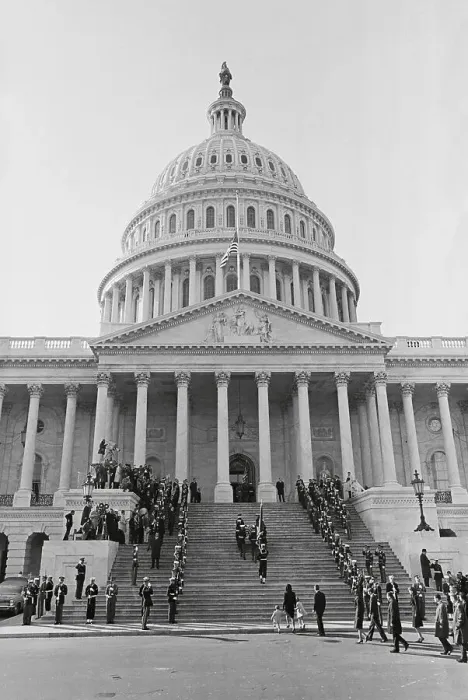 Framed Print : Jacqueline Kennedy and Children Climbing Capitol Steps Framed Print : Jacqueline Kennedy and Children Climbing Capitol Steps